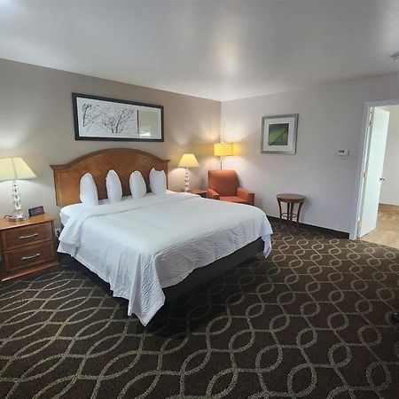 Ramada Bayside Inn & Suites Eureka Exterior photo