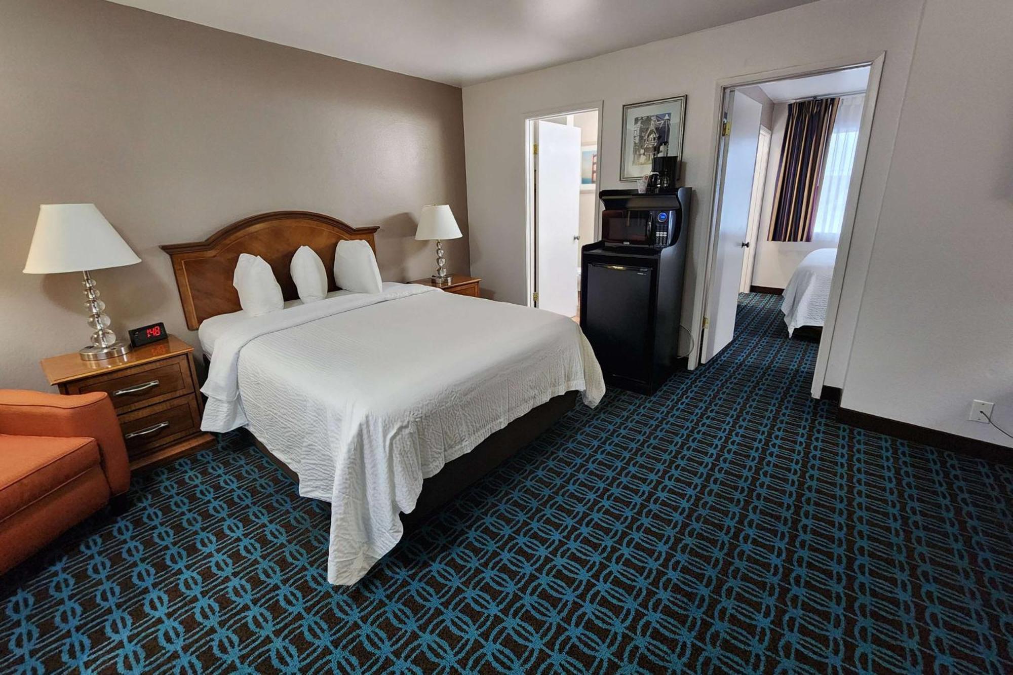 Ramada Bayside Inn & Suites Eureka Exterior photo