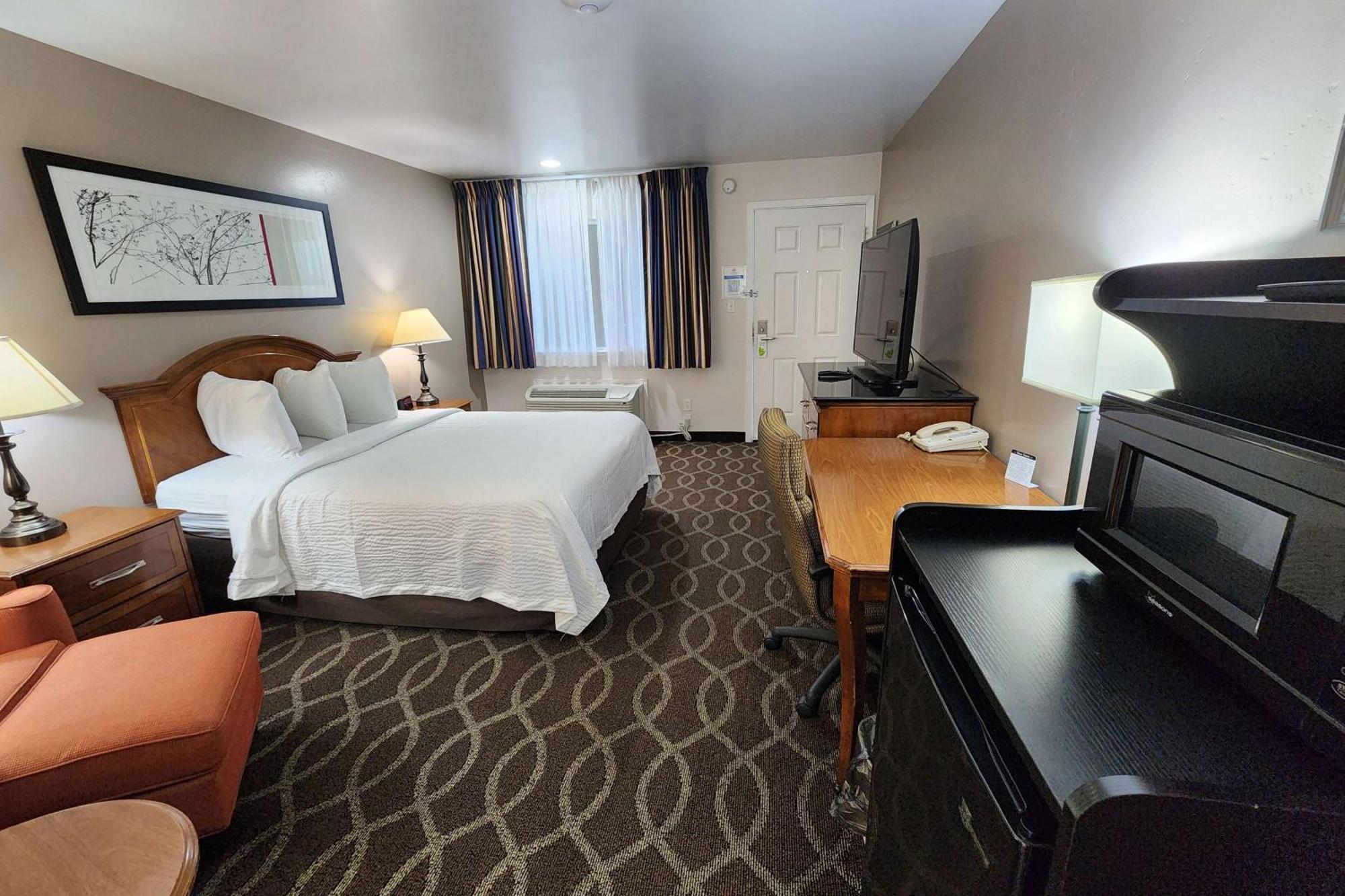 Ramada Bayside Inn & Suites Eureka Exterior photo
