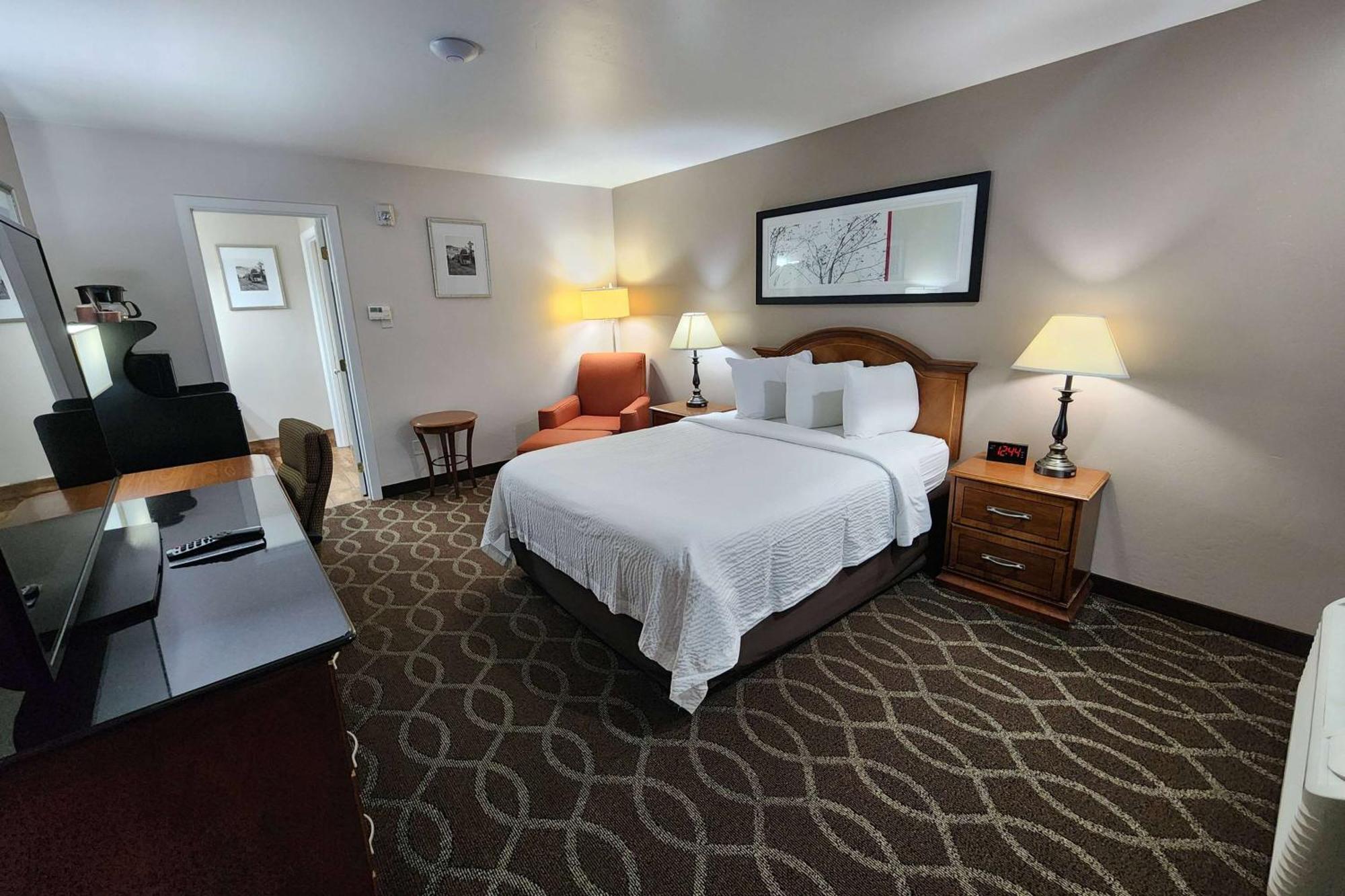 Ramada Bayside Inn & Suites Eureka Exterior photo