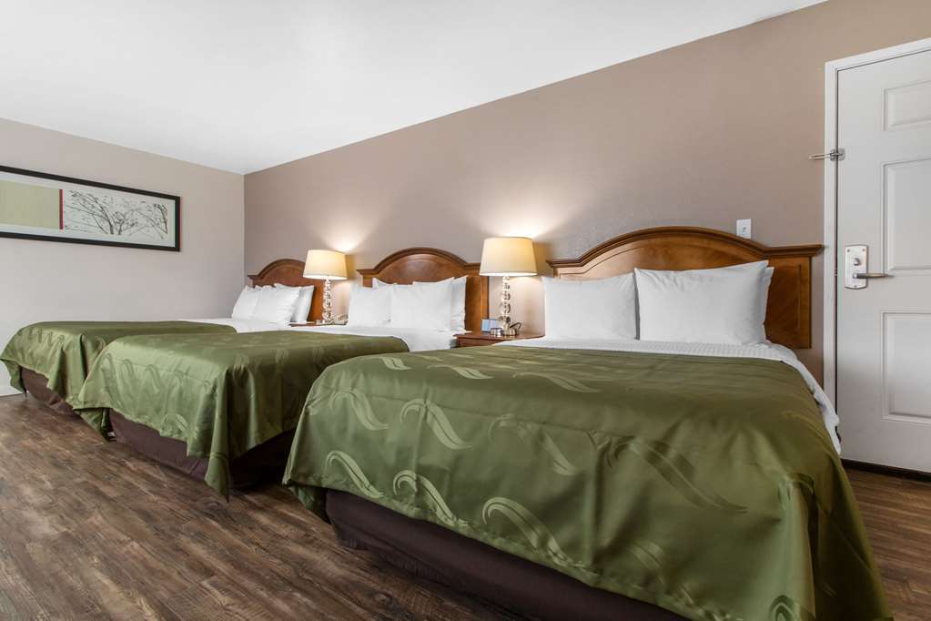 Ramada Bayside Inn & Suites Eureka Room photo