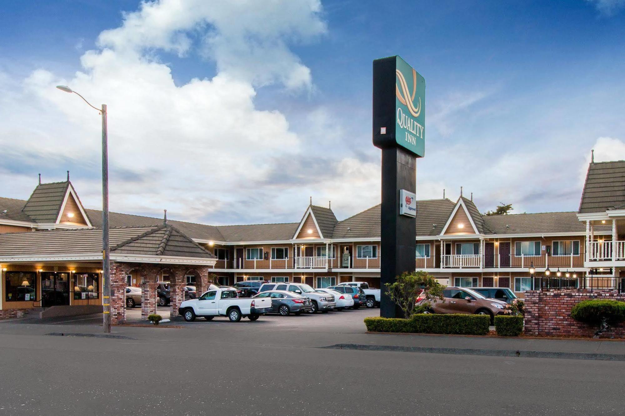 Ramada Bayside Inn & Suites Eureka Exterior photo