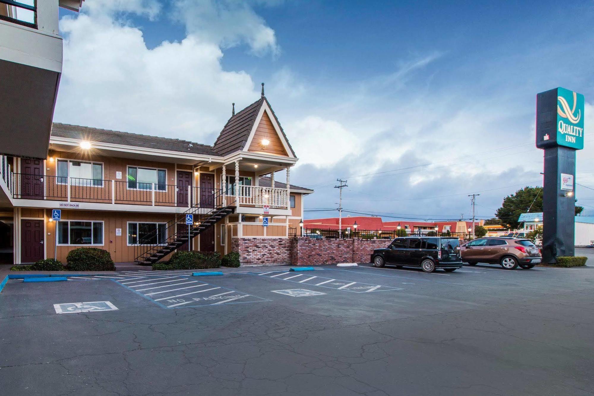 Ramada Bayside Inn & Suites Eureka Exterior photo